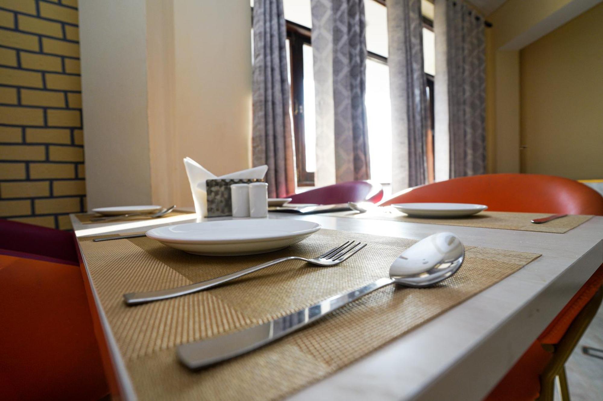 Hotel Neeraj Bhawan- Triveni Ghat Rishīkesh 외부 사진